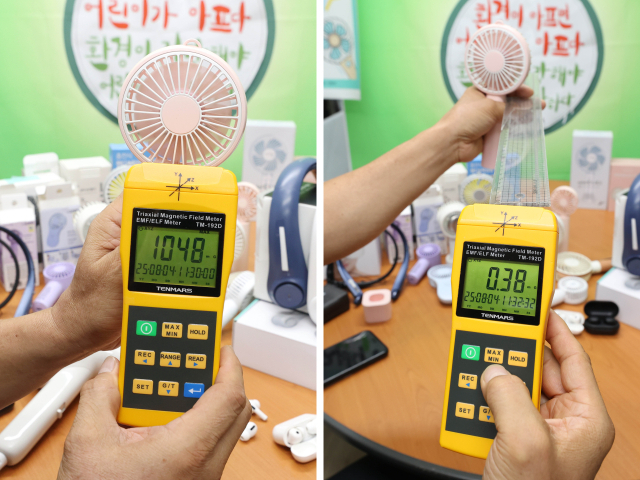 4일 서울 종로구 환경보건시민센터에서 열린 전기전자제품 전자파 발생 시연 및 안전가이드라인 권고 기자회견에서 최예용 소장이 휴대용 선풍기의 전자파를 비교 측정해 보여주고 있다. 연합뉴스